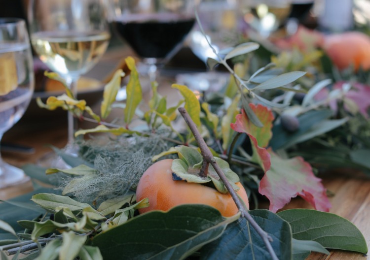 Herbst Tischdeko Natur Granatapfel Herbstblätter