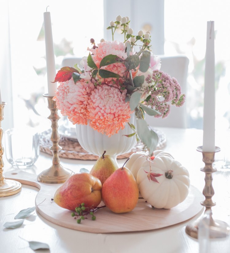 Herbst Tischdeko Natur Hortensien weiße Minikürbisse Birne
