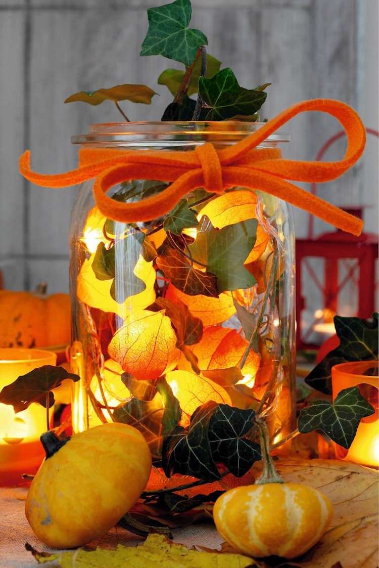 Herbstdeko im Glas mit Lichterkette Lampionblume Efeu selber machen