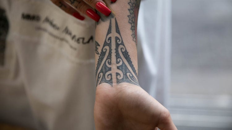 Maori Tattoo Kirituhi Handgelenk Koru Spiralen