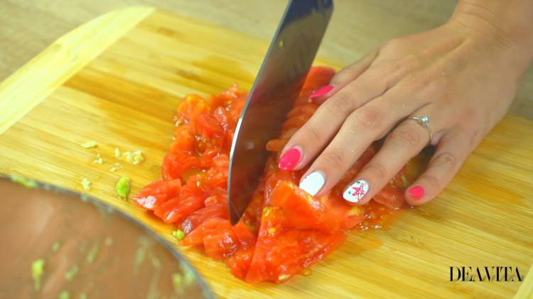 Rezept Guacamole Zutaten fein hacken