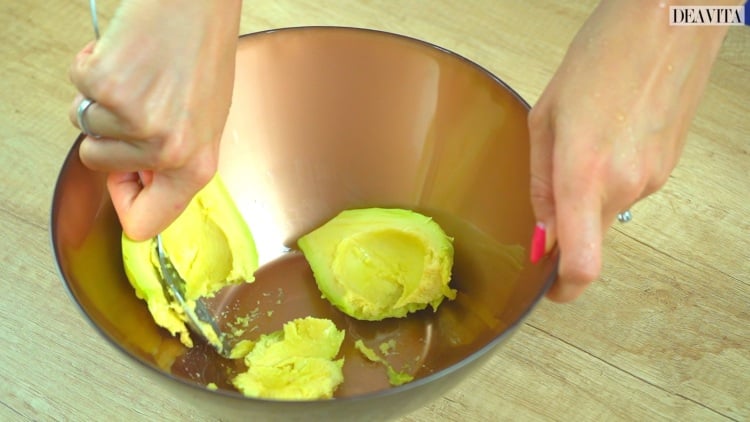 Rezept für Guacamole Avocado Löffel zerdrücken Ideen