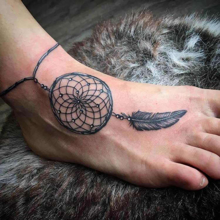 Traumfänger Tattoo am Fuß Kettenanhänger ein Feder