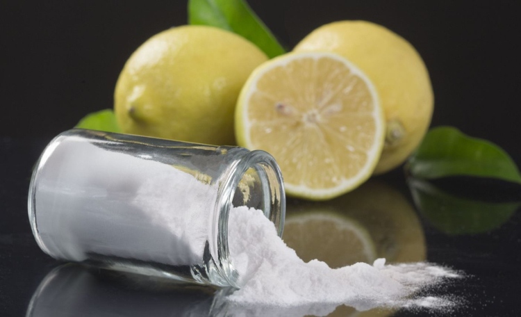Unreine Haut am Rücken Hausmittel Zitronensaft Backpulver Peeling