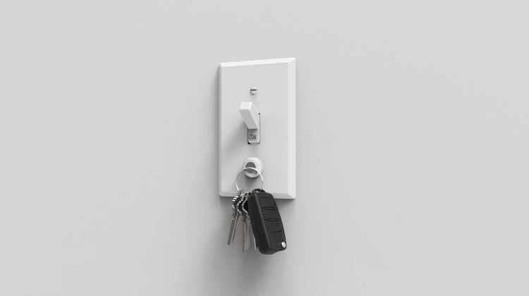 diy schlüsselbrett selber machen schlüsselhalter schlüsselregal lichtschalter magnet autoschlüssel an der wand halten aufbewahren