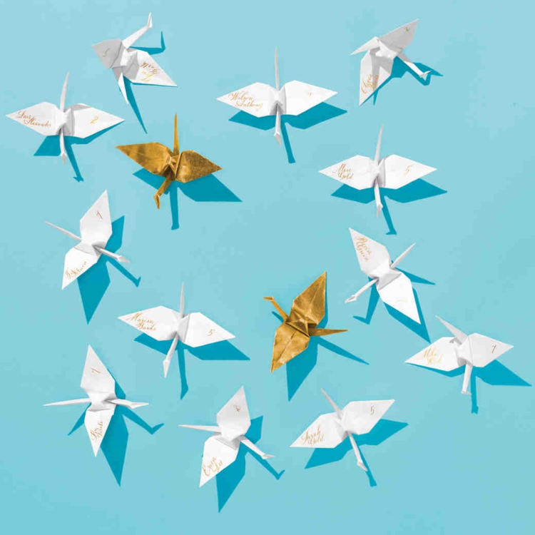 glücksbringer basteln papier origami kraniche namenschilder kleine glücksbringer zum verschenken