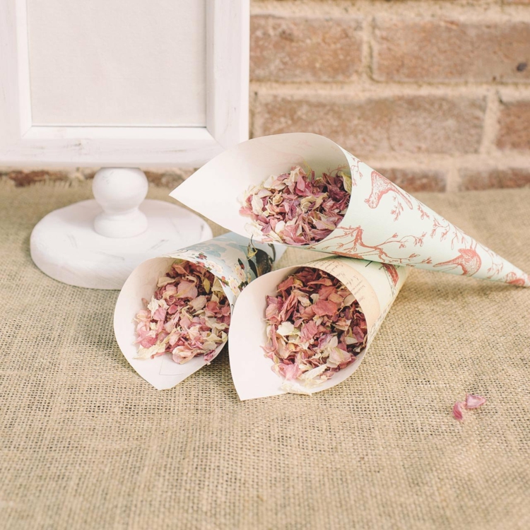 glückssymbole konfetti selber machen gänseblümchen rosenblätter blüten