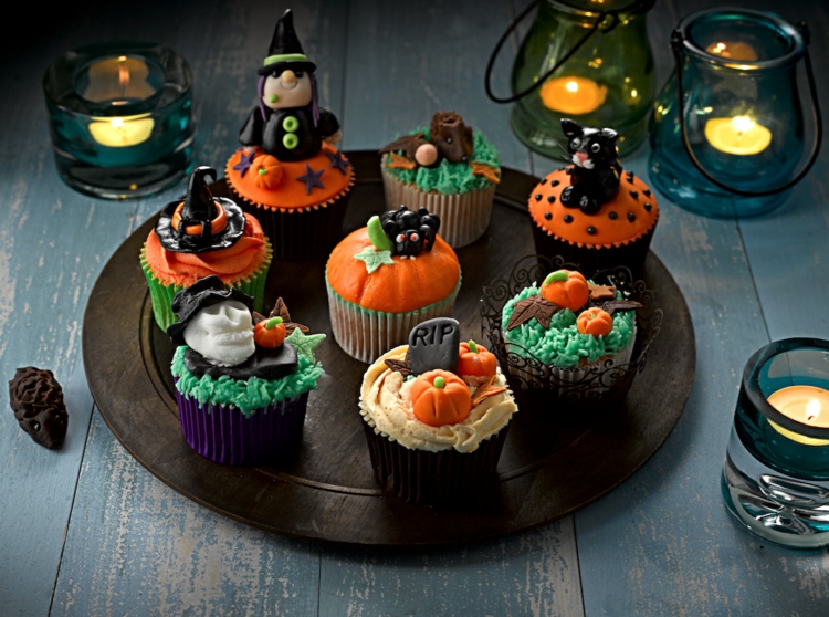 gruselige halloween muffins deko ideen grabstein kürbisse hut hexe