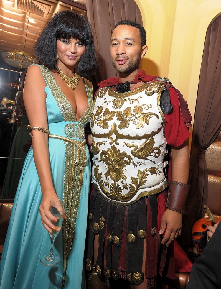 halloween kostüme stars chrissy teigen cleopatra kostüm