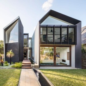 haus mit anbau iron maiden house giebelhaus designer architekten außenbereich garten vorderansicht