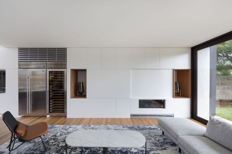 haus mit anbau iron maiden house giebelhaus minimalistisch wohnzimmer sofa teppich