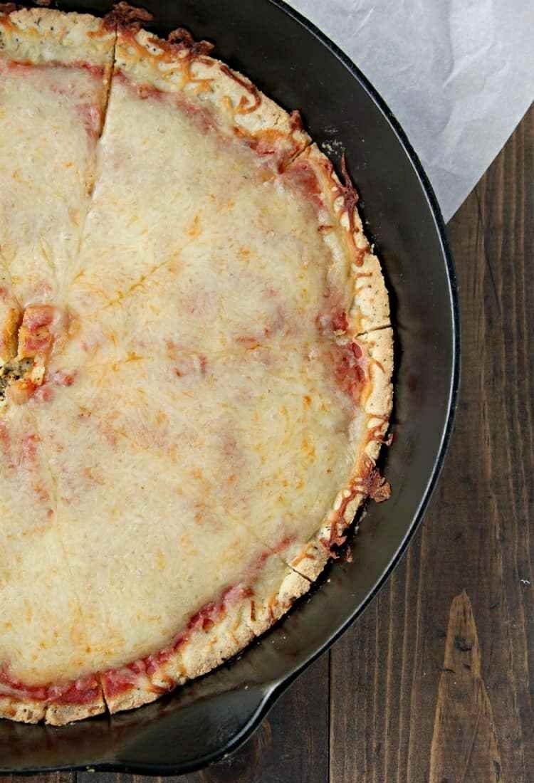 kalorienarmer pizzateig mit mandelmehl low carb pizzaboden
