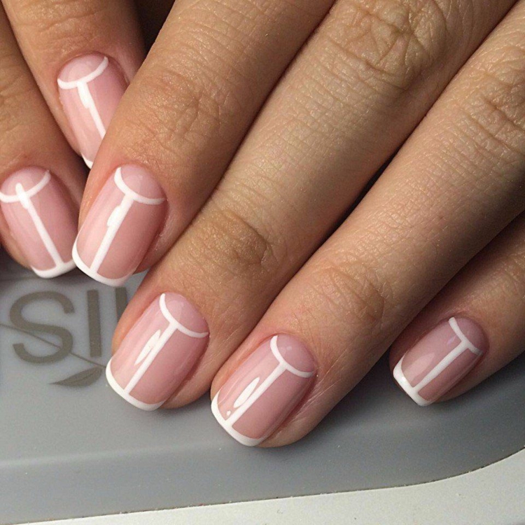 kurze fingernägel schlichtes nagel design weiß negative space nails