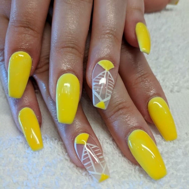 negative space nails trend neon gelb gestreift