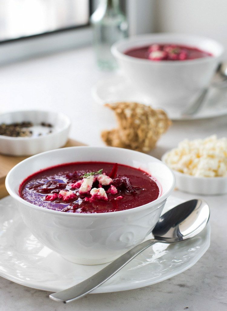 obst und gemüse nach farben rotfärbung rote bete himbeeren tofu