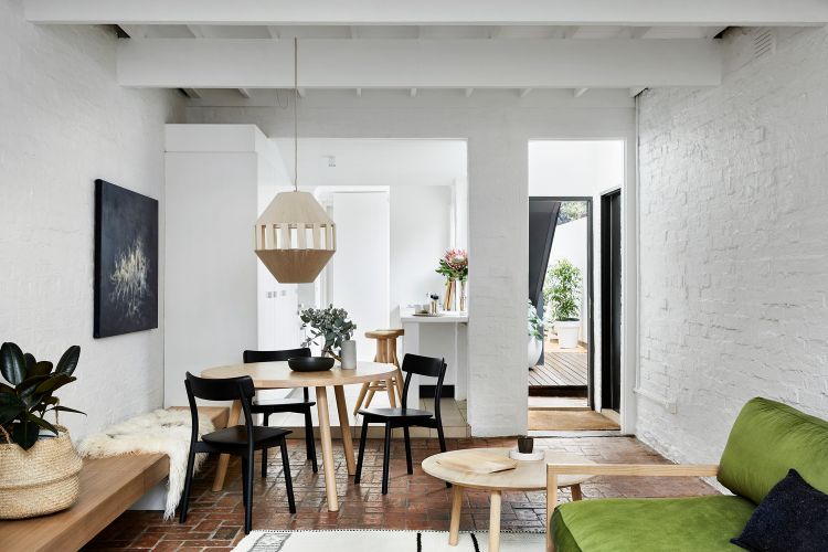 schmales haus design wiederaufbau wohnraum minimalistisch backsteinarchitektur praktische raumaufteilung