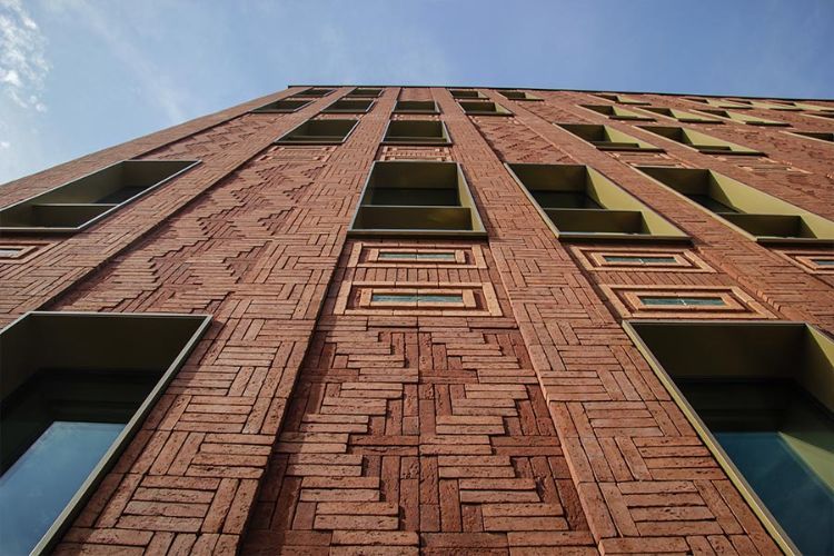 wandverkleidung außenfassade innovativ design architektur ziegel verblender formen größen farbe vertikal horizontal angeordnet