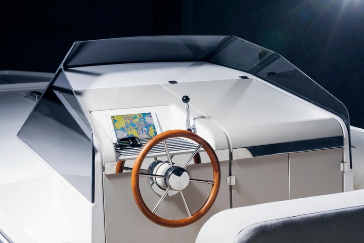 yacht elektroantrieb ruder holz steuerung touchscreen