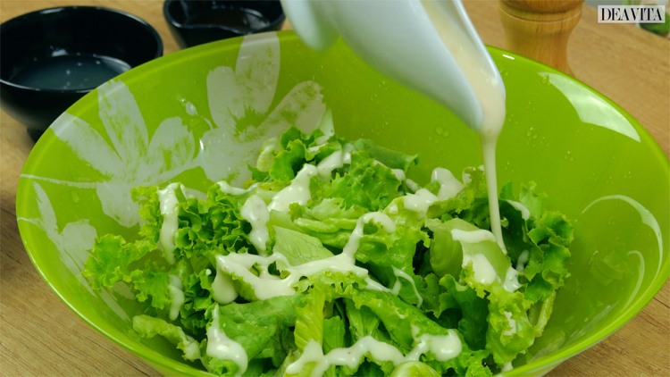 Caesar Salad Sauce Dressing zubereiten
