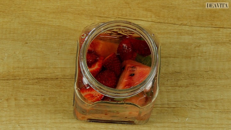 Detox Wasser Rezepte Wassermelone Erdbeeren Rosmarin