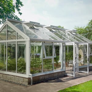 Glashaus wird nicht umsonst oft als Kombination aus Gewächshaus und Wintergarten genutzt