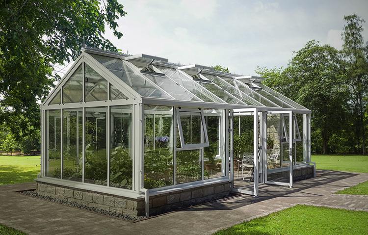 Glashaus wird nicht umsonst oft als Kombination aus Gewächshaus und Wintergarten genutzt