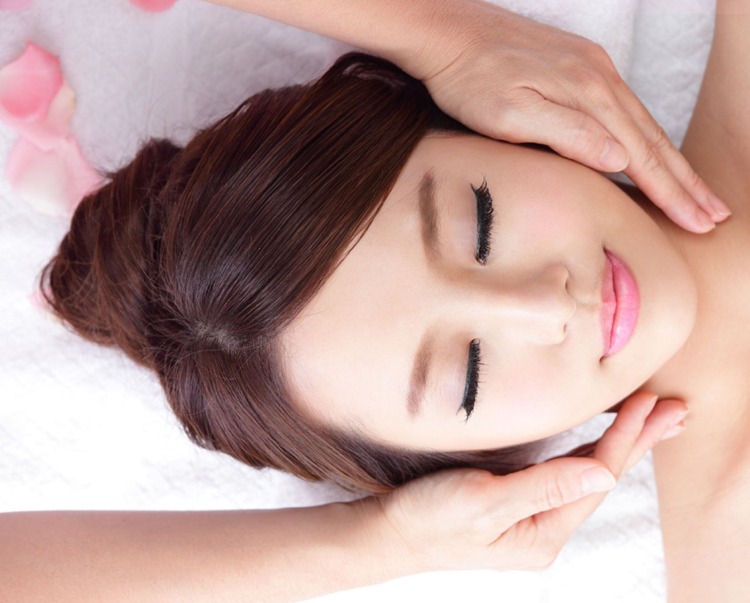 Glycolsäure Peeling Gesicht Haut reinigen asiatische Frau