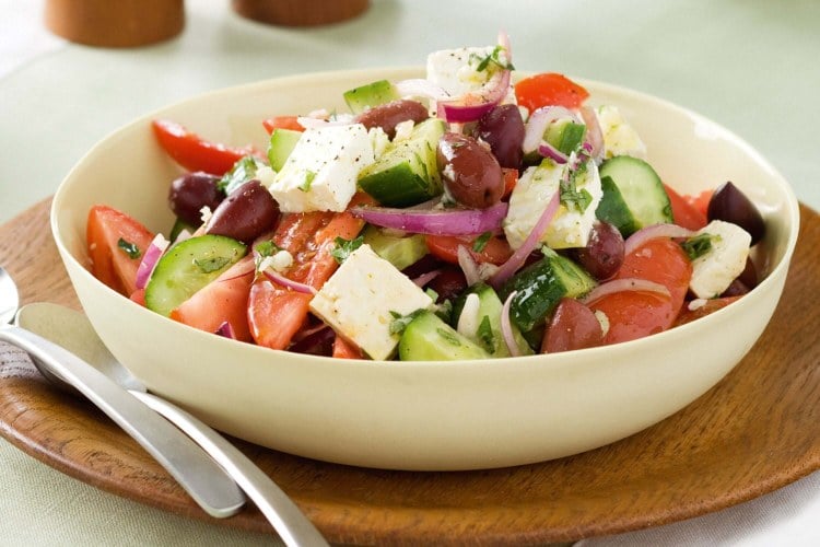 Intervallfasten Rezepte 5 zu 2 Mittagessen Salad griechisch Paprika Feta Käse