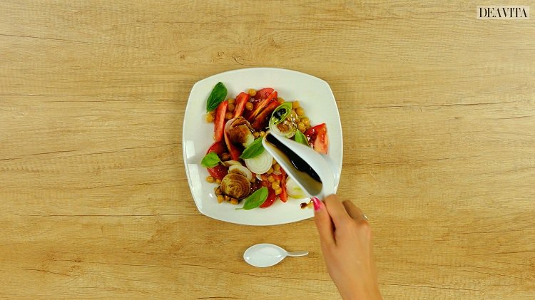 Salat mit Kichererbsen zum Abnehmen Rezept Dressing Basilikum