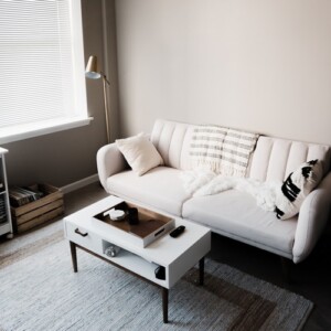 Sofa zentrales Möbelstück Wohnzimmer Couchtisch