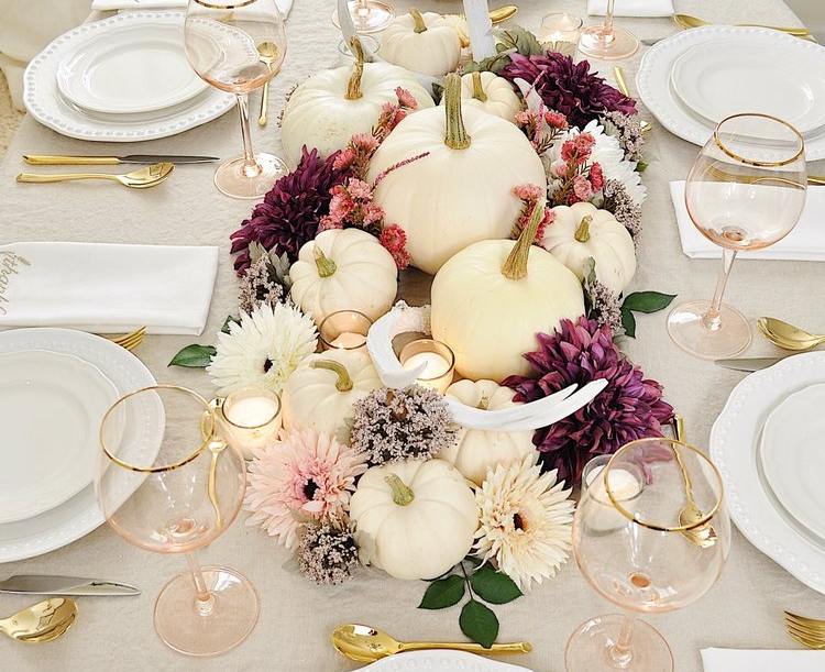 erntedankfest tafel dekorieren gerbera weiße kürbisse