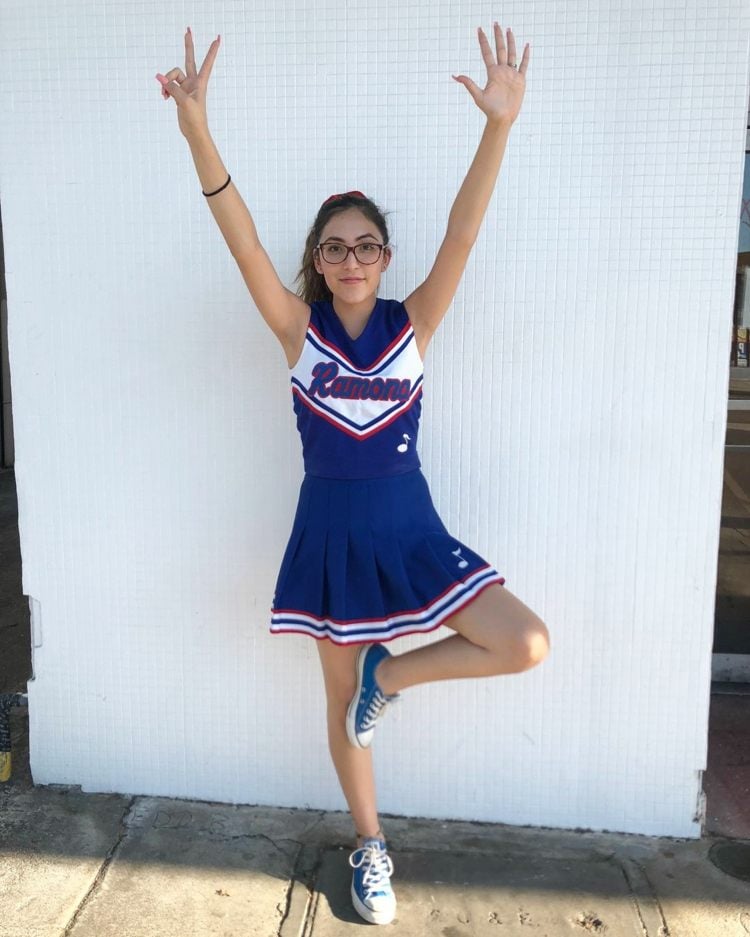 cheerleader kostüm für damen outfit damen blau faltenrock top turnschuhe fasching 