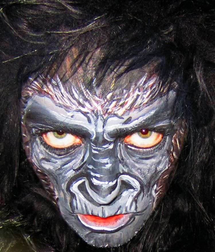 gorilla schminken affenkostüm maske kind erwachsene ideen halloween karneval faschingskostüm verkleiden gesichtsmalerei