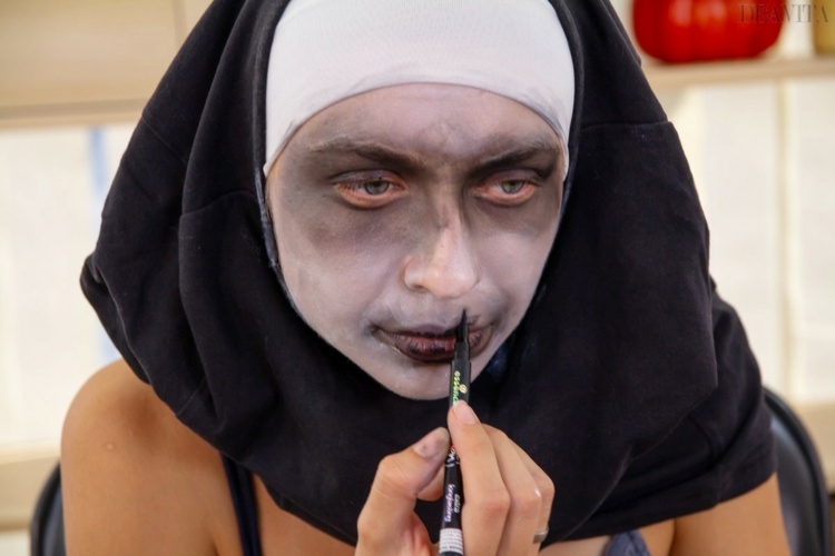 horror nonne make up halloween schwarzer eyeliner frau