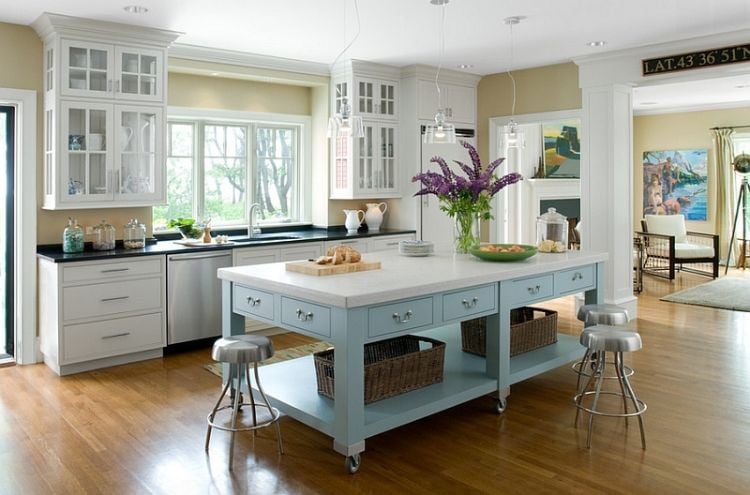 inspirierende ideen moderne kücheninsel auf rädern blau edelstahl hocker schubladen laminatboden körbe