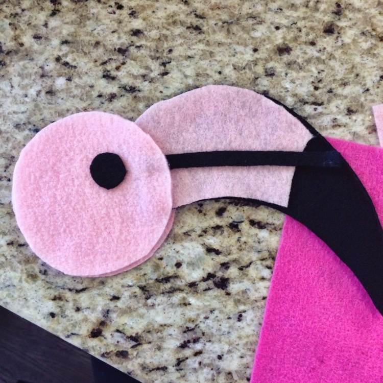 karnval kostüm mädchen tier flamingo filz ausschneiden