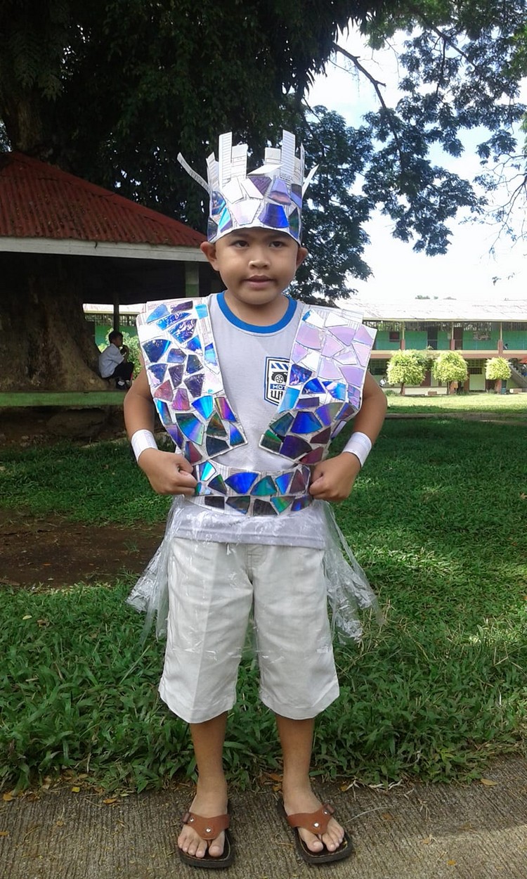 kostüm aus müll basteln weste krone alte cds