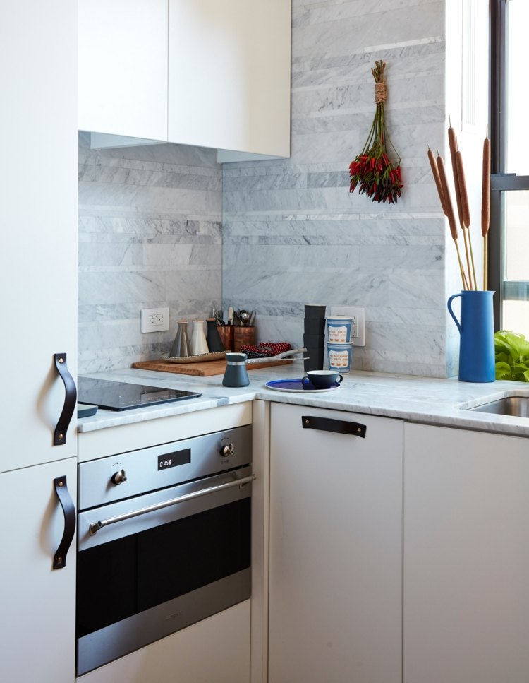 küche weiße schränke stein recycelt marmorähnlich lithoverde