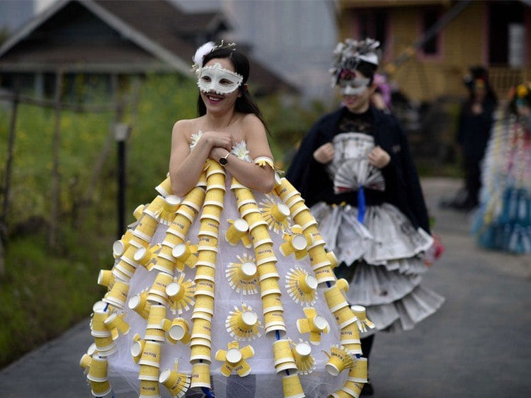recycling-kostüm basteln kleid becher