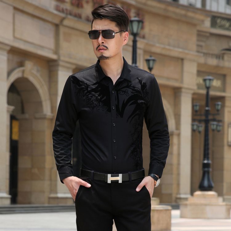 schwarzes hemd kombinieren stilvolle ideen elegant modern gürtel sonnenbrille uhr