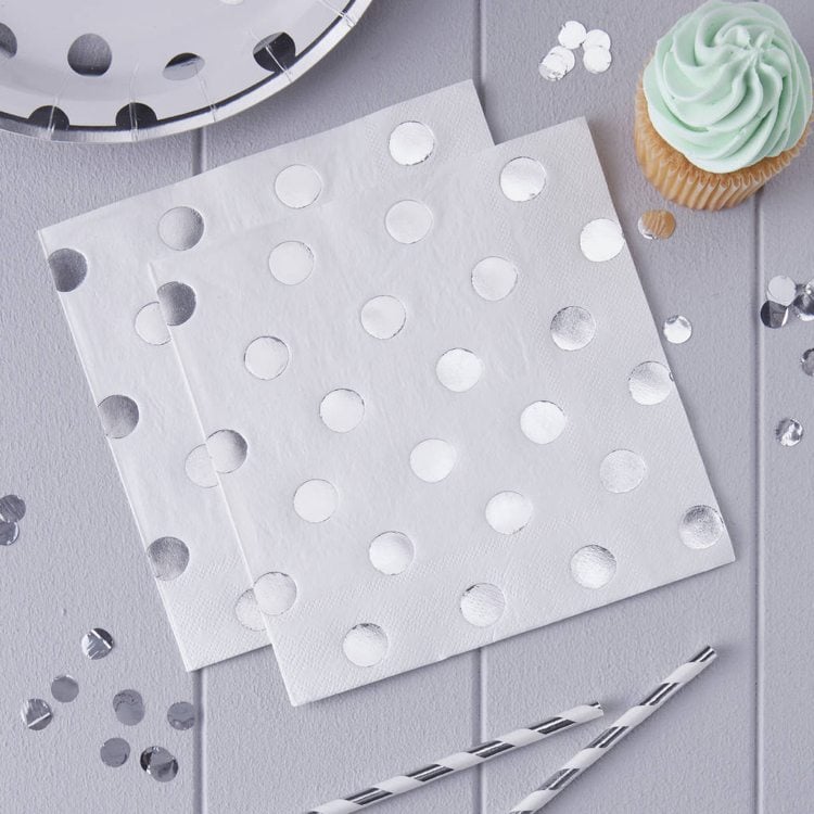 silberhochzeit deko alufolie confetti teller servietten strohhalme verzieren