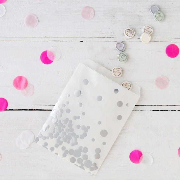 silberhochzeit deko geschenktüten verzieren confetti