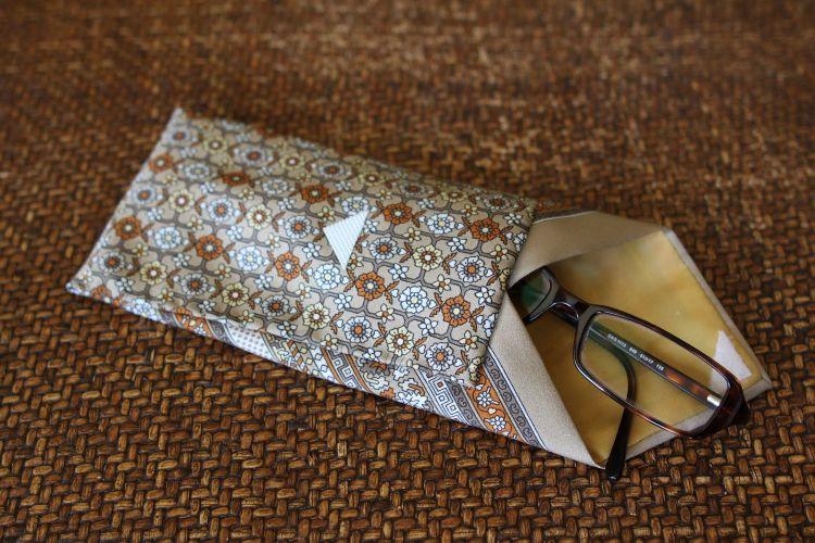 upcycling ideen krawatte brillen etui selber basteln farbig bunt gemustert klettverschluss