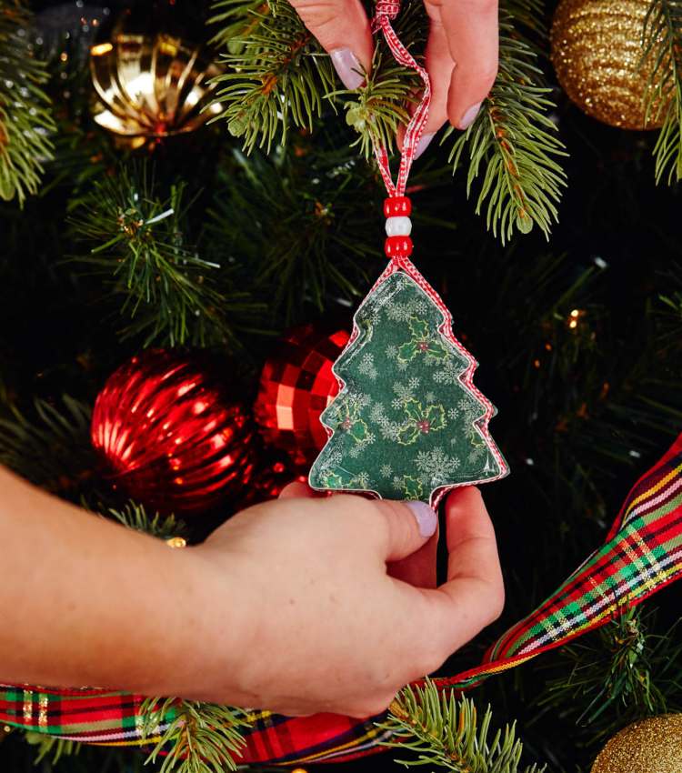 Bastelideeen Ausstechformen zu Weihnachten Christbaumschmuck selber machen