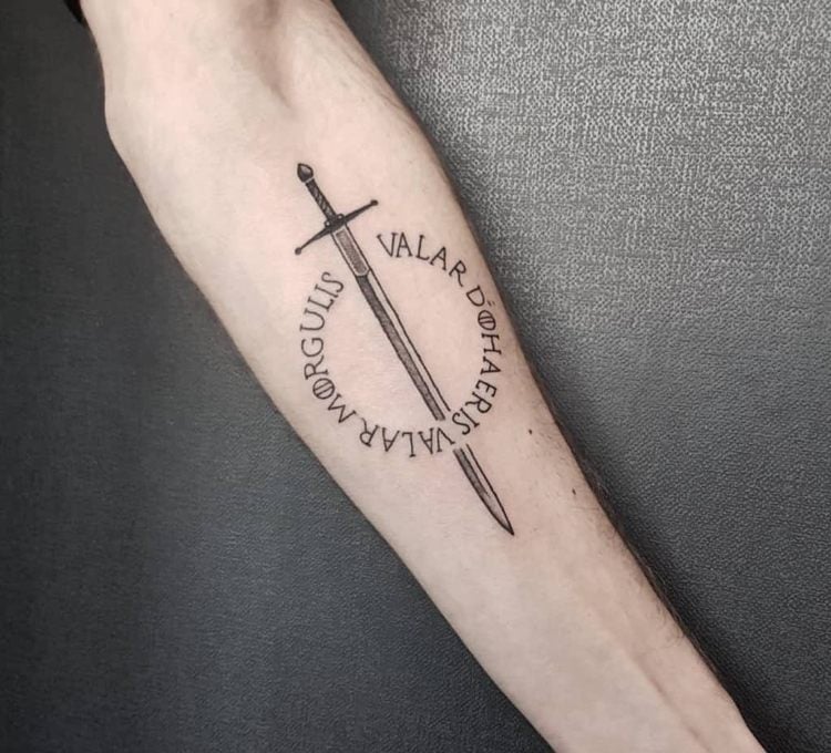 Game of Thrones Tattoo Arm Innenseite Unterarm Schwert Spruch