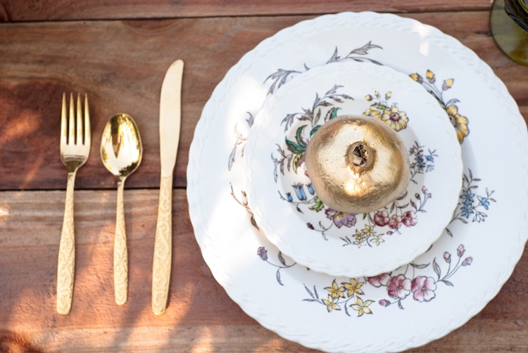 Granatapfel gold bemalen lackieren Tischdeko Besteck