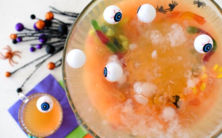 Kinderbowle zum Halloween Augen zubereiten gruselig gesund