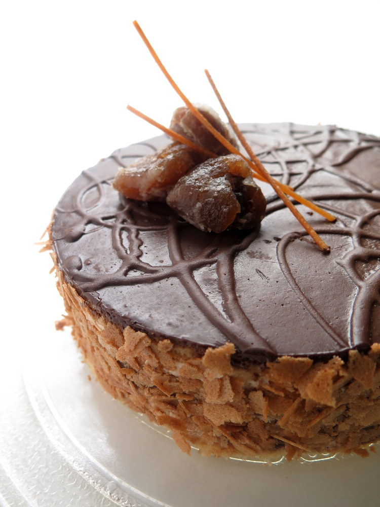 Maronen Torte mit Ganache Überzug Waffelkruste