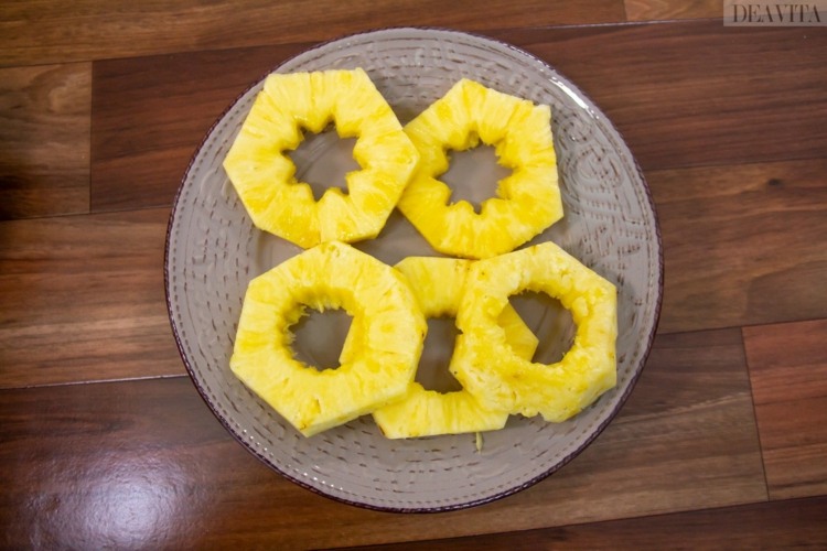 ananas richtig schneiden dekorativ scheiben ausstecher kreis stern