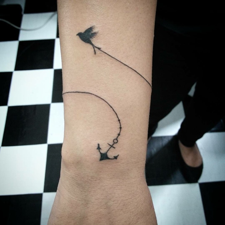 armband tattoo designs für frauen handgelenk schwalbe anker bedeutung